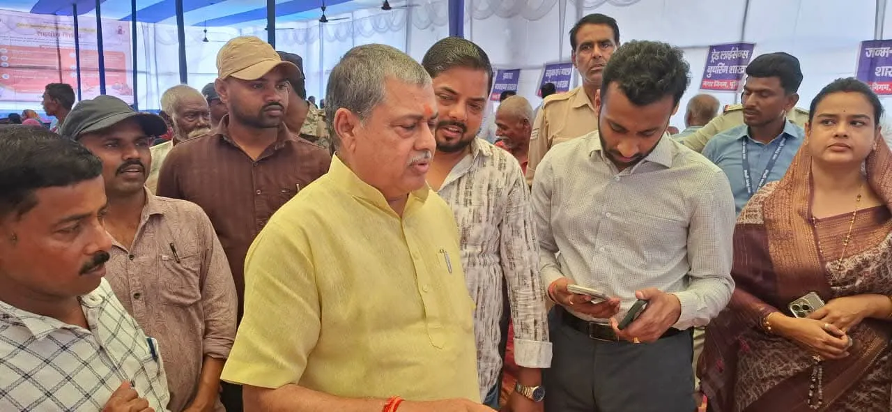 पूर्णिया के मरंगा स्थित आदर्श मध्य विद्यालय परिसर के सहयोग शिविर का निरीक्षण पूर्णिया विधायक ने किया