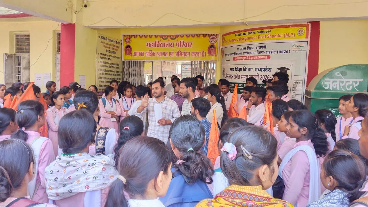 *अभाविप ने अटल बिहारी वाजपेई शासकीय महाविद्यालय जयसिंहनगर में हो रही समस्याओं को लेकर प्राचार्य को सौंपा ज्ञापन* 
*
अखिल