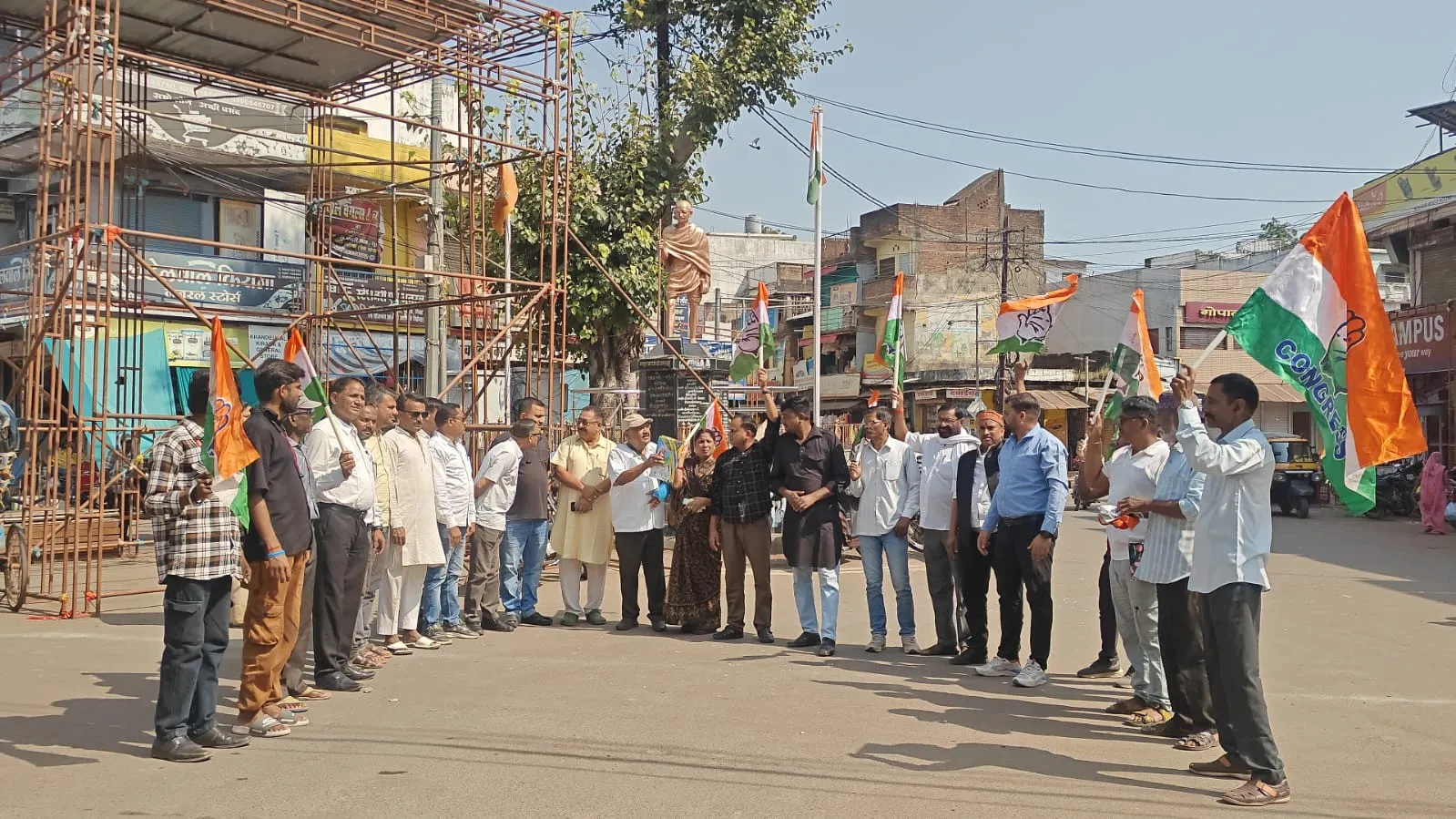 *उमरिया में कांग्रेस का हल्ला-बोल, गांधी चौक पर किया जोरदार विरोध प्रदर्शन*

*उमरिया।* लोकसभा में नेता प्रतिपक्ष श्री रा