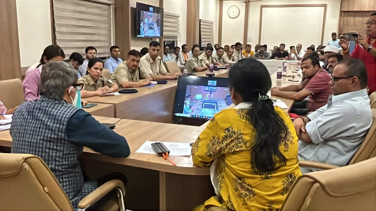 नवरात्रि पर्व पर ध्वनि विस्तारक यंत्रों के निर्धारित ध्वनि स्तर का पालन सुनिश्चित करें – कलेक्टर श्री नीरज कुमार वशिष्ठ