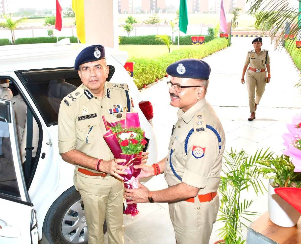अपर पुलिस महानिदेशक आगरा जोन आगरा ने लिया सुरक्षा व्यवस्थाओं का जायजा।