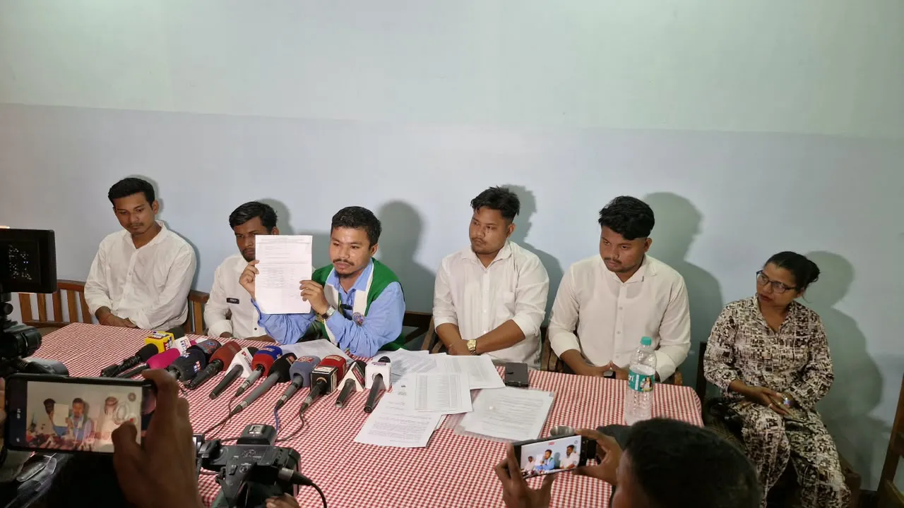 *असम के गोलाघाट जिले में 45 स्कूल सिर्फ एक शिक्षक के भरोसे चल रहे हैं: *
*- अमृत बल्लभ गोस्वामी, गोलाघाट, असम*