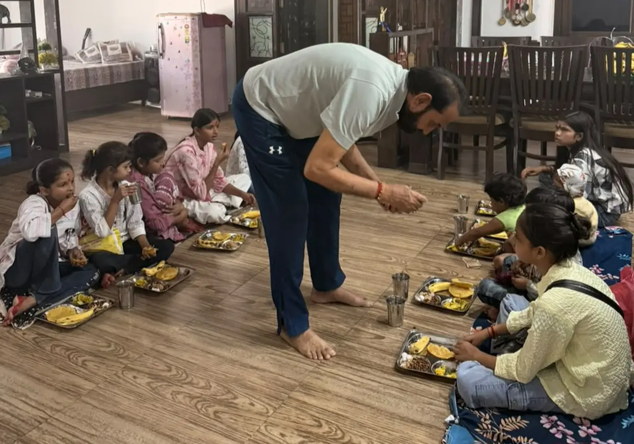 जिम्मी सिंह के आवास पर अष्टमी पर कन्या पूजन, बेटियों के सम्मान का संदेश
