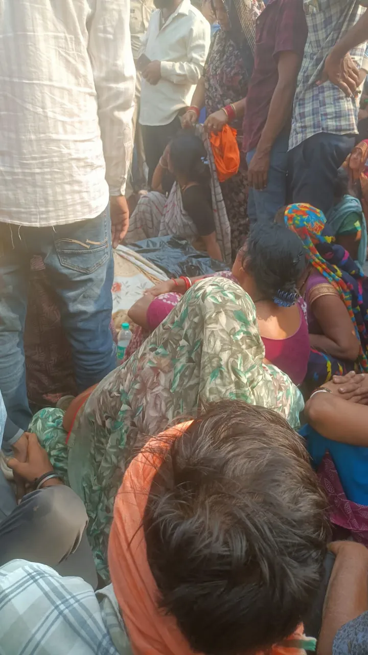 गढ़ाकोटा: युवक की हत्या पर भारी बवाल गोपाल भार्गव खुद पहुँचे मौके पर.!!|| global News 

DISCLAIMERThis content is publ
