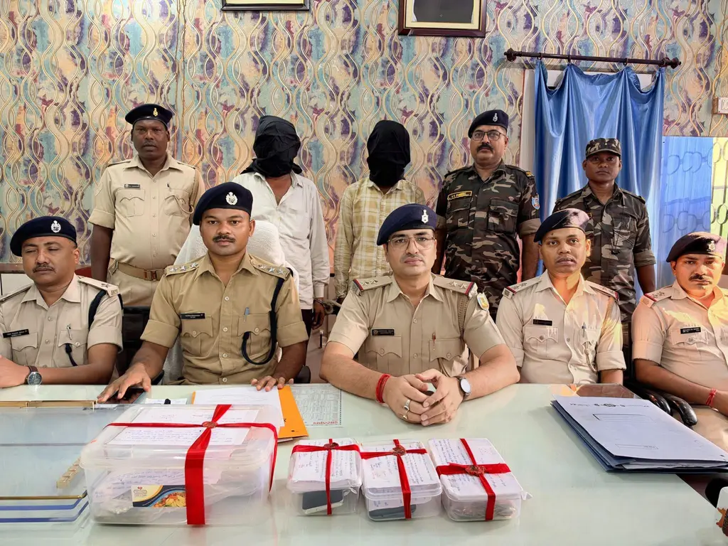 CHANDIL : चांडिल में व्यवसायी के घर हथियार के बल पर 25 लाख की लूट का खुलासा, दो आरोपी गिरफ्तार