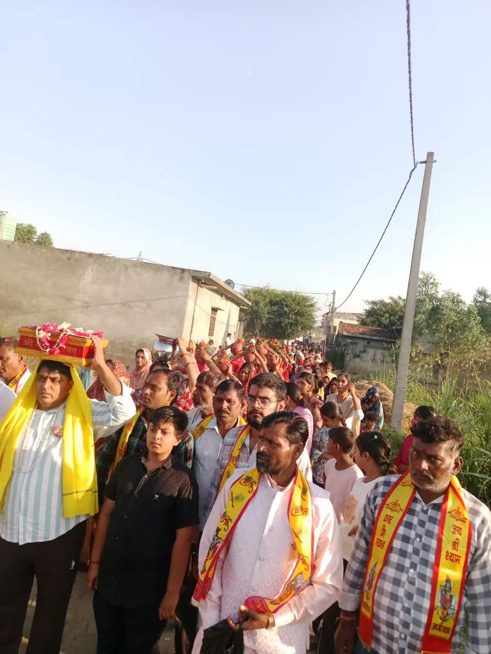राया खुर्द में श्रीमद्भागवत कथा ज्ञान यज्ञ का भव्य शुभारंभ, कलश यात्रा में उमड़ा आस्था का जनसैलाब