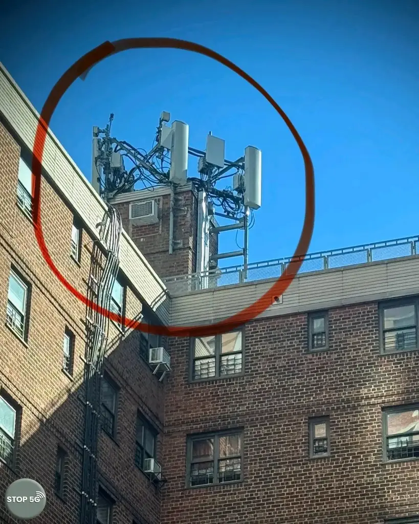 NYC के एक अपार्टमेंट बिल्डिंग में वायरलेस एंटेना को लेकर किरायेदारों में स्वास्थ्य चिंता