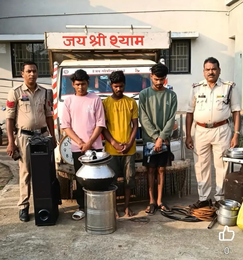 मोहगांव पुलिस की बड़ी कार्रवाई: स्कूल चोरी कांड का खुलासा, तीन आरोपी गिरफ्तार भेजे गए जेल।