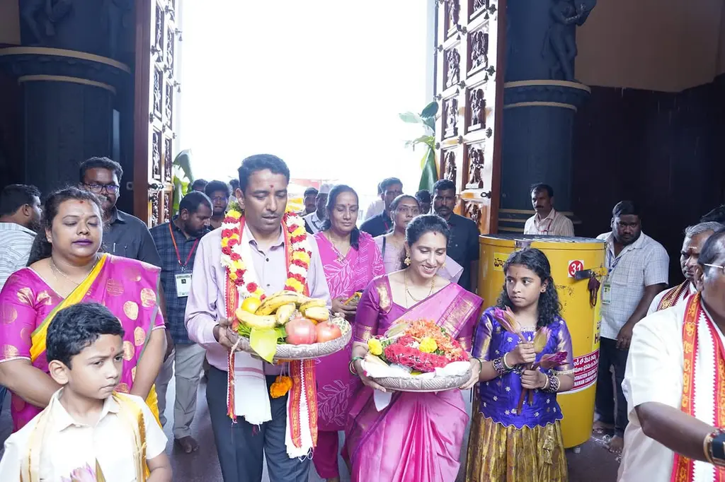 SriKanaka Durga Devasthanam NTRDistrict Collector DrGLakshmishalAS SpecialPooja Indrakeeladri.