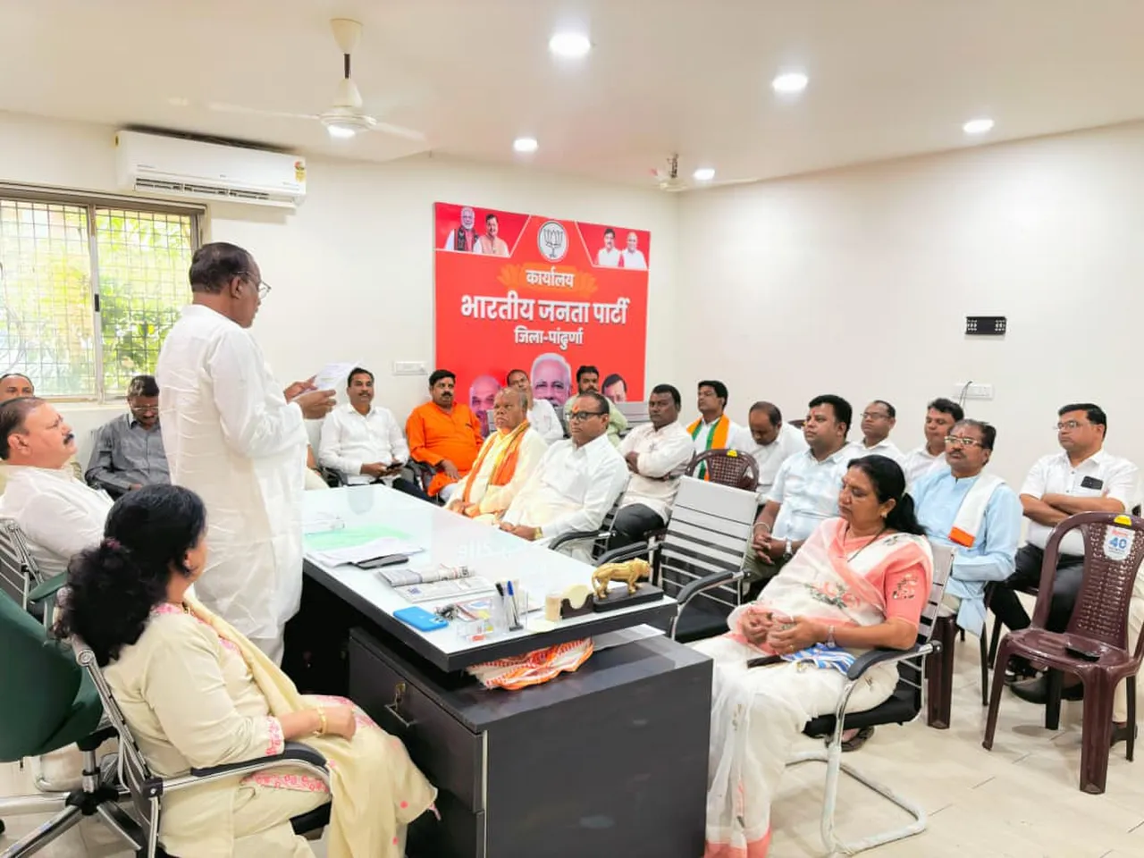 लोकतंत्र बचाओ,भीड़तंत्र हटाओ अभियान को लेकर भाजपा जिला कार्यालय पांढुर्णा में हुई बैठक