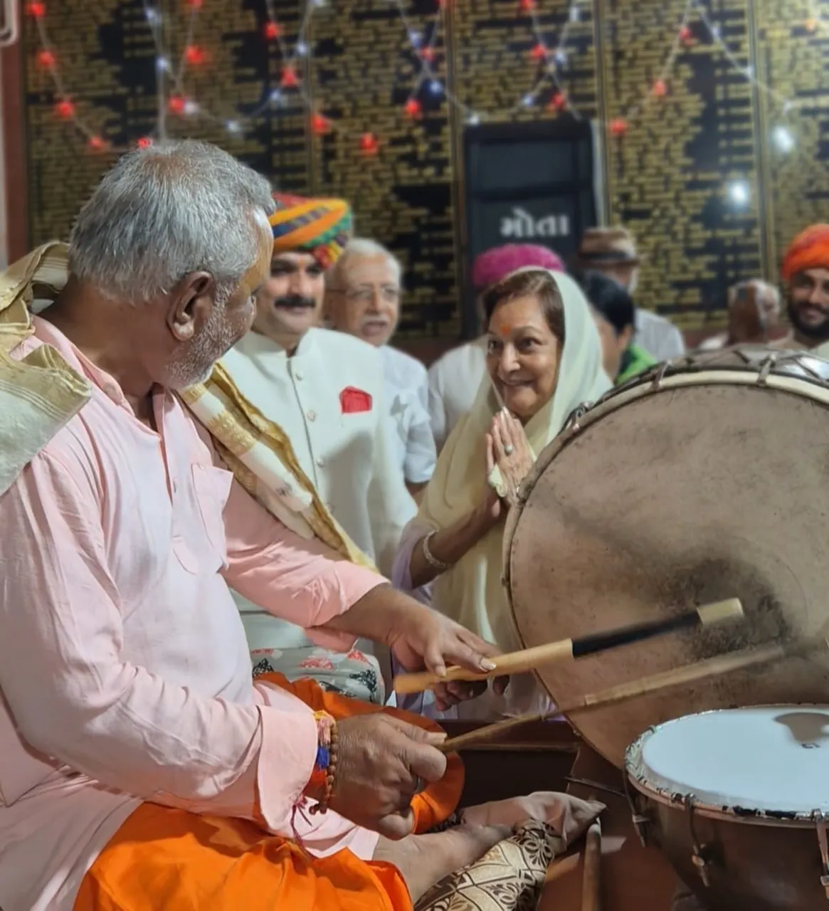ભુજના આશાપુરા માતાજીના મંદિરે જાણીતા નોબત વાદક શૈલેષ જાની દ્વારા 151 કલાકની નોબત આરાધના ગૌસેવા માટે 10 લાખનું દાનએકત્રિત