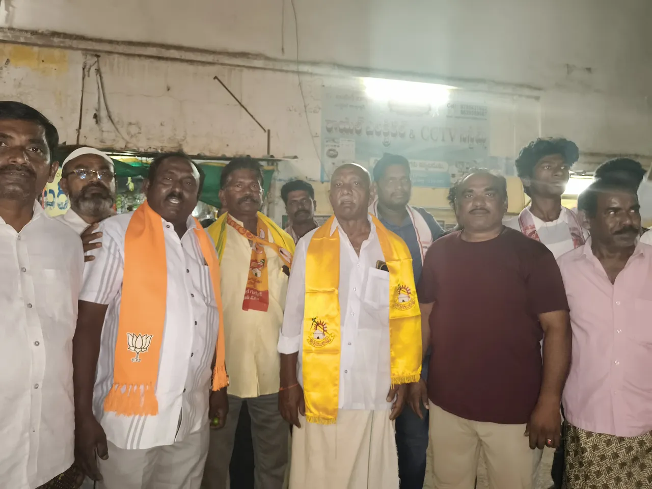 నంద్యాల:నంద్యాల మండలం జెడ్పీటీసీ. మరియు చాపిరేవుల ఎంపీటీసీ అభ్యర్థిల తరుపున జోరున సాగుతూన ప్రచారం