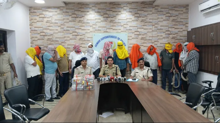 JAMSHEDPUR : बिरसानगर में अवैध जुआ अड्डे पर पुलिस की छापेमारी, 15 गिरफ्तार; 7.67 लाख रुपये नकद बरामद