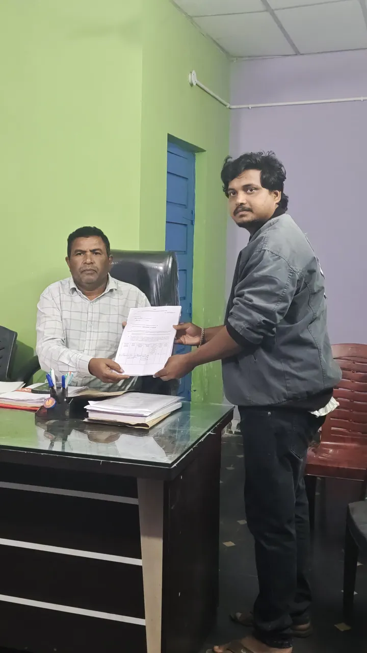 జీకే వీధి–1 ఎంపీటీసీ బరిలో పూజారి లీలా ప్రసాద్
బీ-ఫారం అందజేత.. ప్రజాసేవ, అభివృద్ధే లక్ష్యమని వెల్లడి