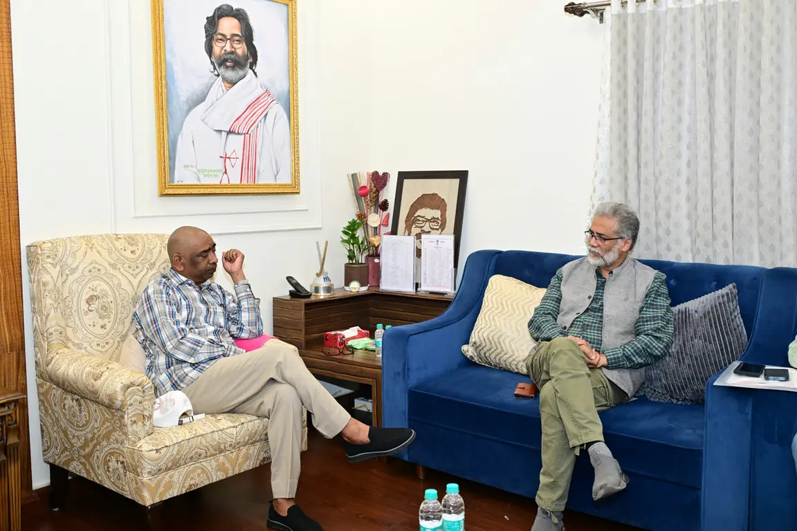 RANCHI : मुख्यमंत्री हेमन्त सोरेन से सीपीआई (एमएल) के राष्ट्रीय सचिव श्री दीपांकर भट्टाचार्य ने की मुलाकात