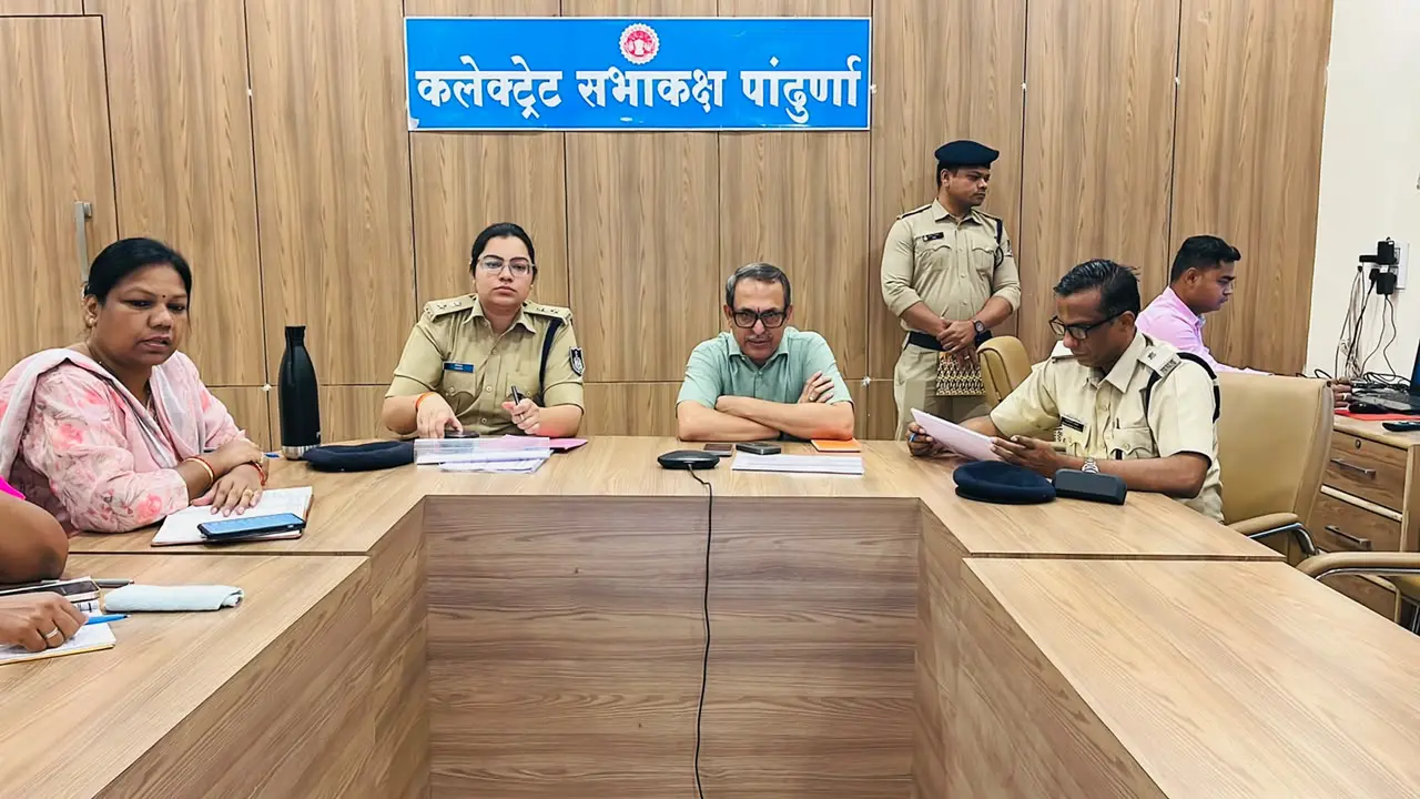 अवैध मादक पदार्थों की बिक्री, खेती एवं परिवहन पर सख्ती से रोक के निर्देश