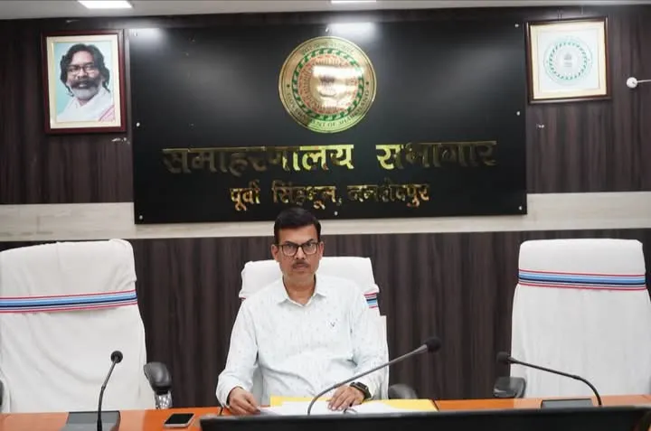 शिक्षा विभाग की मासिक समीक्षा बैठक में जिला उपायुक्त ने दिए निर्देश