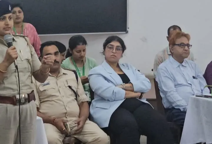 JAMSHEDPUR : मिशन निर्माण के तहत Kadma DBMS Career Academy में नशामुक्ति जागरूकता कार्यक्रम