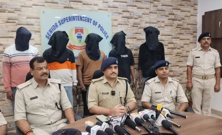 JAMSHEDPUR : GET-ID ऑनलाइन गेमिंग प्लेटफॉर्म के जरिए साइबर ठगी का भंडाफोड़, जमशेदपुर से 5 आरोपी गिरफ्तार