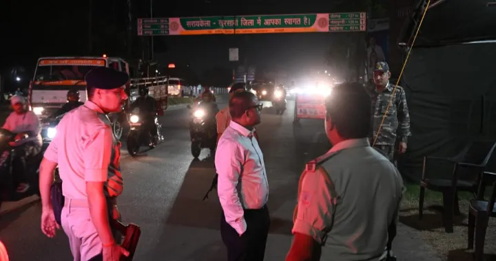 JAMSHEDPUR : SSP पहुंचे खड़कई चेकपोस्ट, किया निरीक्षण