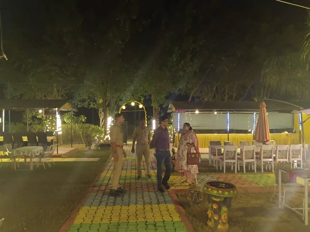 ब्रेकिंग न्यूज आगरा त्योहारों से पहले आगरा में आबकारी विभाग अलर्ट, होटल-कैफे और रूफटॉप पर सघन चेकिंग