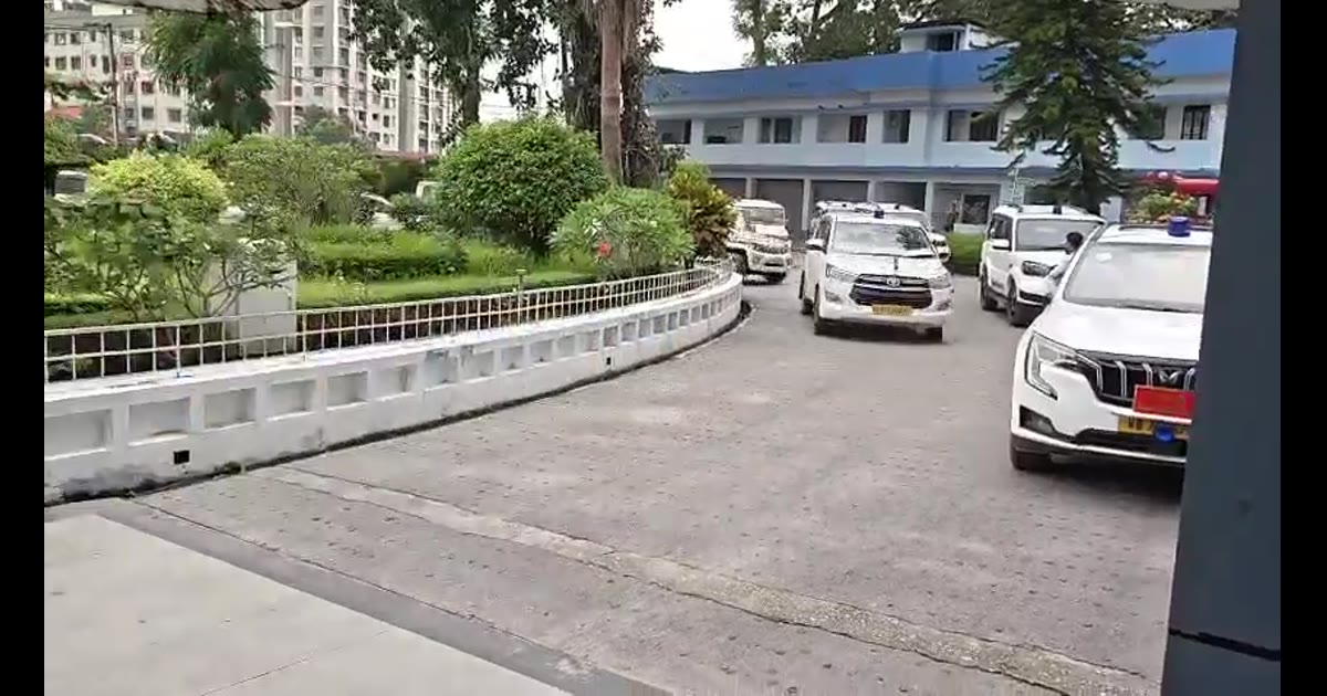 पानीघाटा स्वास्थ्य केंद्र के निरीक्षण पर परिवहन मंत्री अर्जुन सिंह, स्वास्थ्य सेवाओं को लेकर मरीजों और कर्मचारियों से की