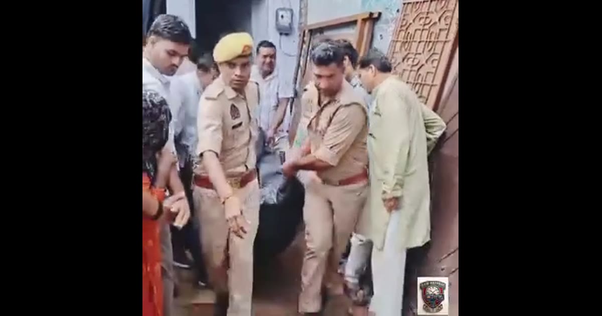 ब्रेकिंग न्यूज हाथरस में रिटायर्ड सैनिक दंपती की निर्मम हत्या, घर में खून से लथपथ मिले शव