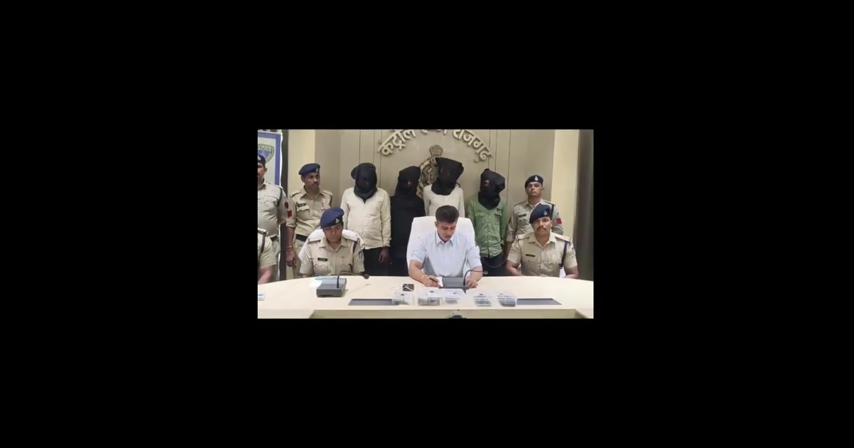 राजगढ़ पुलिस की बड़ी कार्रवाई! 4 वाहन चोर गिरफ्तार, चोरी की पिकअप बरामद