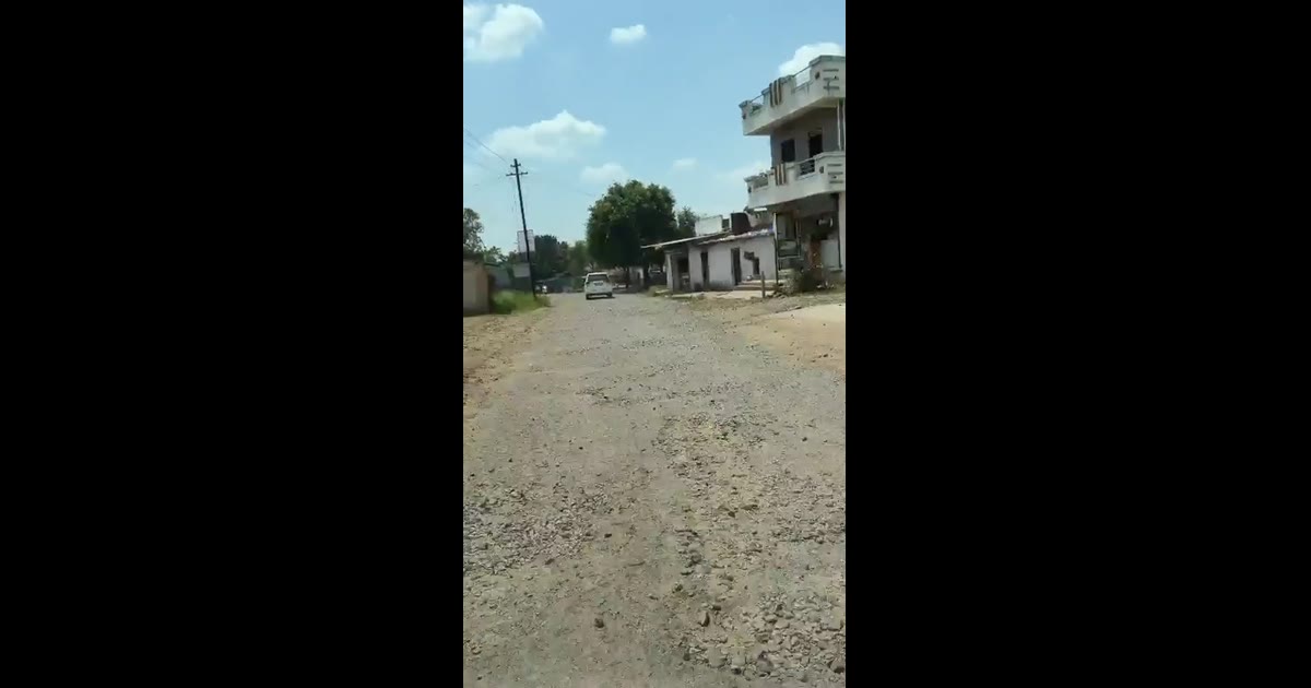 पुणे जिल्हा खेड तालुक्यात पाईट ते धामने-करंजविहार रस्त्याची दुरावस्था: प्रवाशांचे अतोनात हाल; प्रशासनाचे दुर्लक्ष