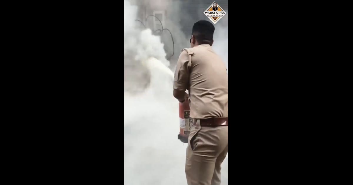 ब्रेकिंग न्यूज आगरा किनारी बाजार के सेब मार्केट में बिजली के बॉक्स में लगी आग, मची अफरा-तफरी
