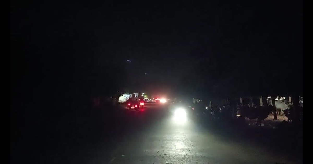 हाउसिंग बोर्ड रोड पर पसरा अंधेरा, हादसों को न्योता दे रही बंद स्ट्रीट लाइटें