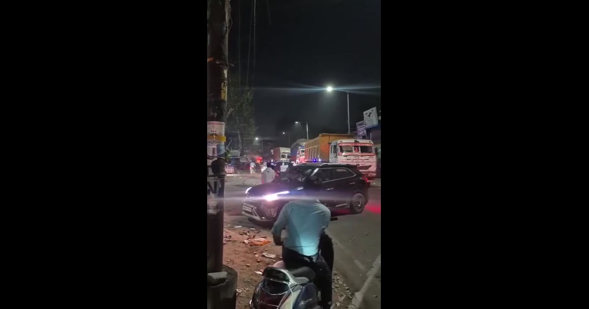 ब्रेकिंग न्यूज आगरा में ग्वालियर रोड पर गिरा पेड़, नौलक्खा सड़क पर आवागमन प्रभावित होने की आशंका