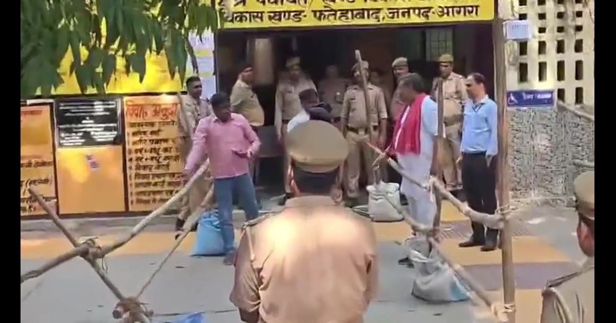 ब्रेकिंग न्यूज आगरा MLC शिक्षक उपचुनाव: री-पोलिंग में फर्जी वोटिंग के आरोप, पोलिंग बूथ पर भिड़े सपा एजेंट और मतदाता