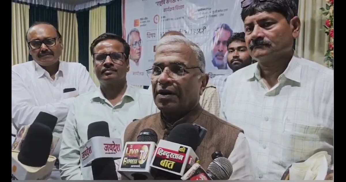 लिया में राज्यसभा के उप सभापति हरिवंश ने चंद्रशेखर की जेल डायरी पर संगोष्ठी को संबोधित किया