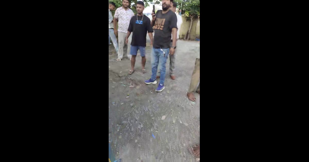 Jolygrant dehradun me bajrang dal walo ne gokashi ke liye le ja rahigovansh se bhari gadi pakadi