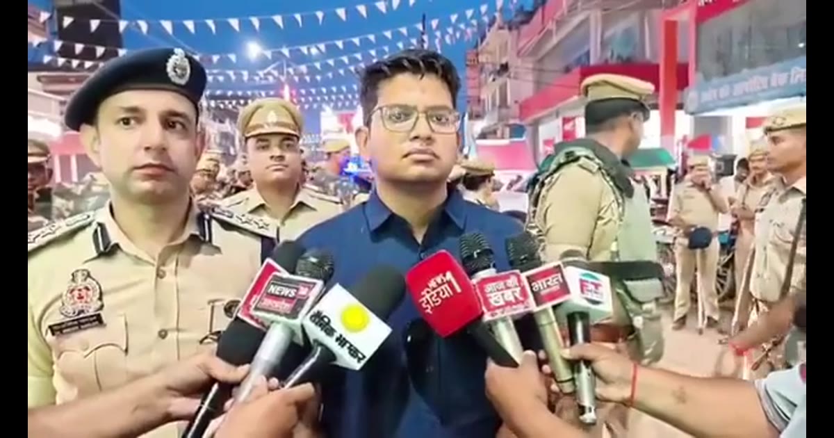 रक्षाबंधन को लेकर सिद्धार्थनगर में फ्लैग मार्च, सुरक्षा व्यवस्था चाक-चौबंद

जिलाधिकारी एवं पुलिस अधीक्षक ने फ्लैग मार्च