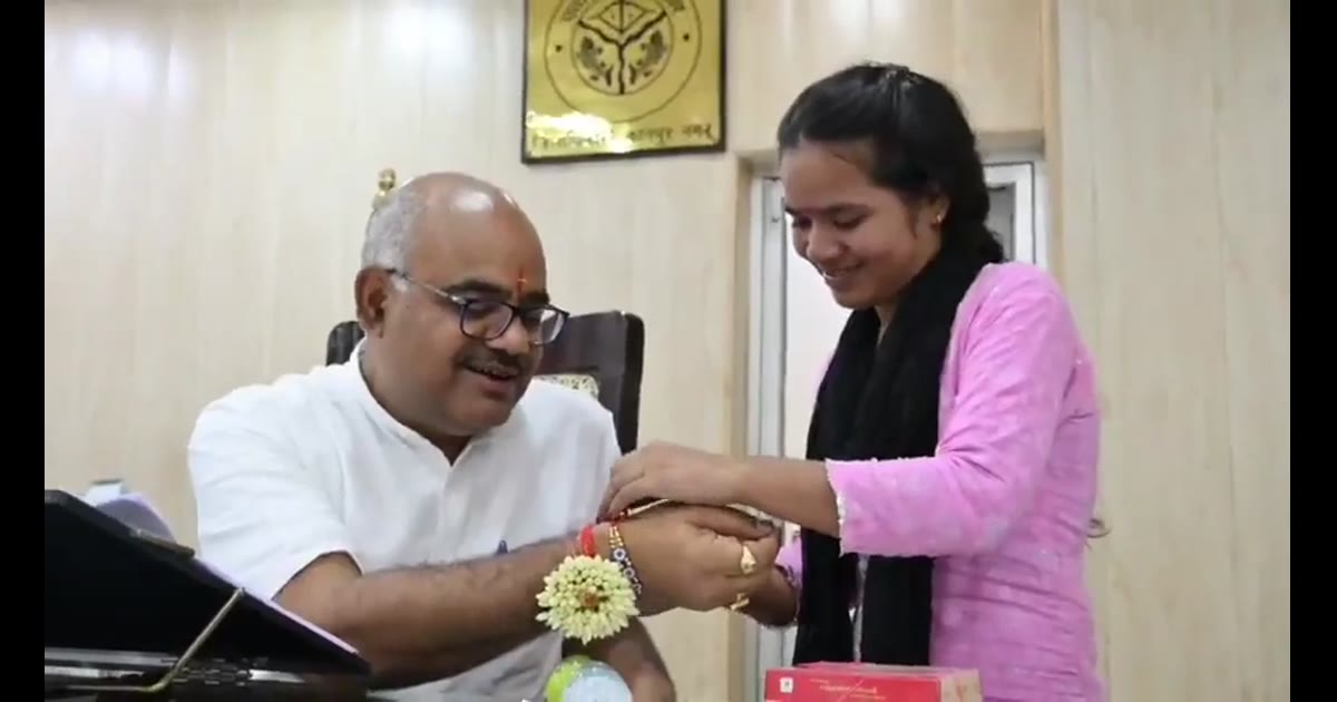 *रक्षाबंधन की डोर का अनोखा उदाहरण, जिलाधिकारी ने गरीब छात्रा का भाई बनकर,  भाई-बहन का पवित्र बंधन निभाया।*