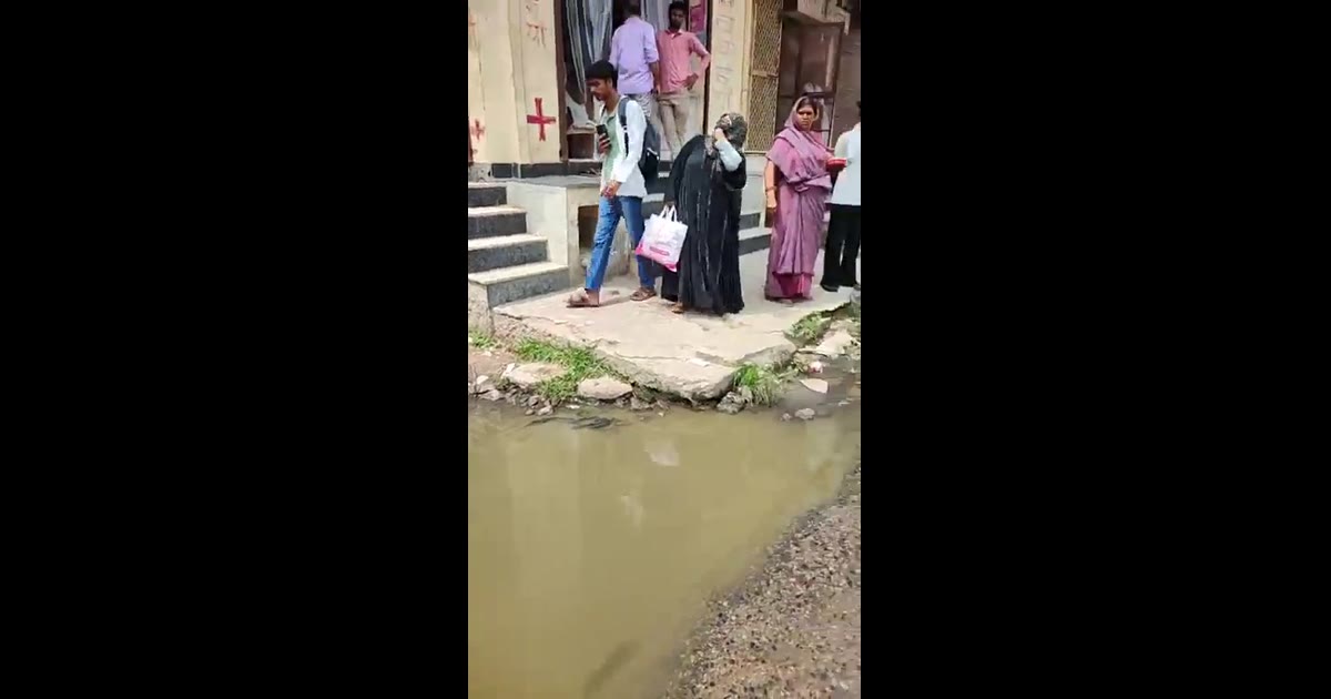 जयपुर के ठाठर क्षेत्र में गंदे पानी व सीवर ओवरफ्लो को लेकर वार्डवासियों का विरोध