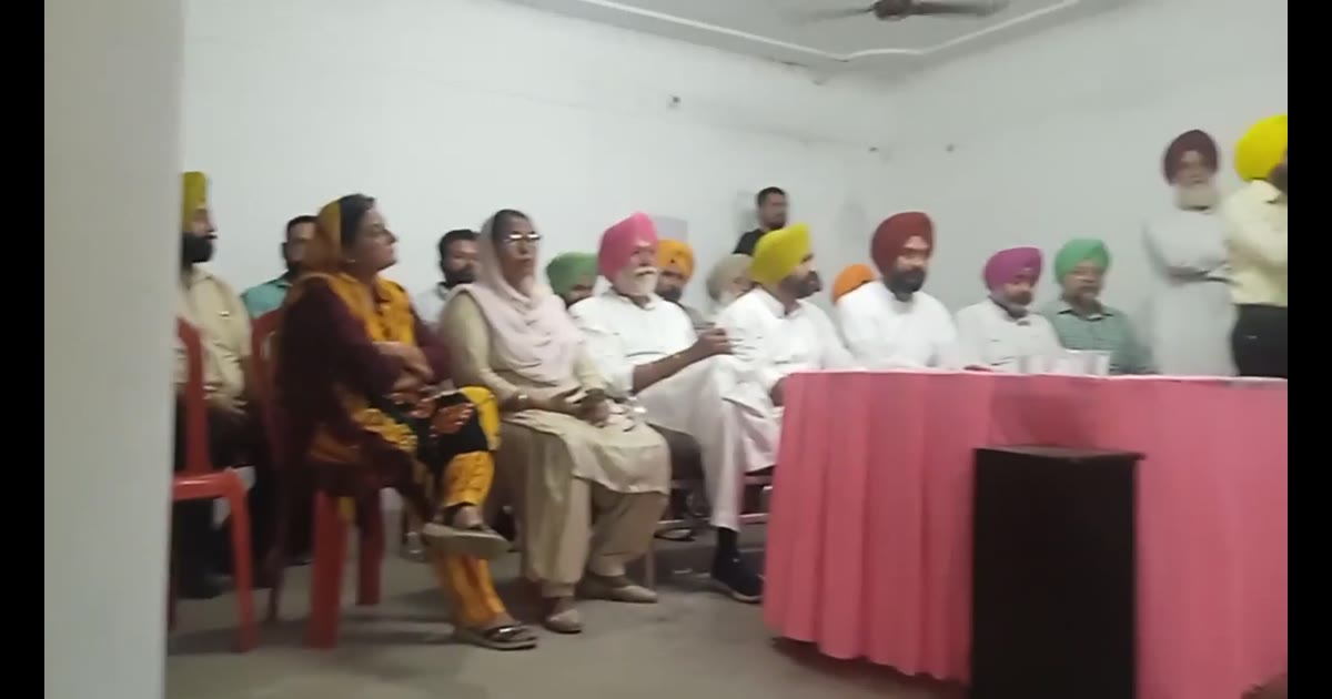 ਬਾਬਾ ਨਾਮਦੇਵ ਘੁਮਾਣ ਨਗਰ ਵਿੱਚ ਆਮ ਪਾਰਟੀ ਨੂੰ ਮਜਬੂਤ ਬਣਾਉਣ ਵਾਸਤੇ ਸੰਗਠਨ ਦੀ  ਮੀਟਿੰਗ ਜਿਸ ਵਿੱਚ ਨਾਮਵਾਰ ਲੀਡਰ ਸ਼ਾਮਿਲ ਹੋਏ