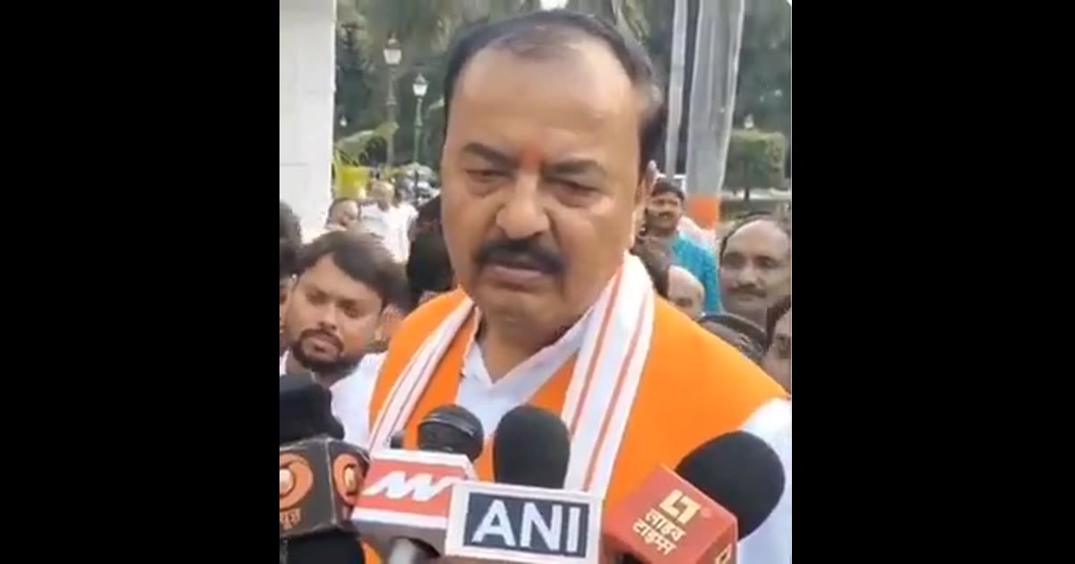 यूपी में बारिश में धंस रही सड़क पर केशव प्रसाद मौर्य, डिप्टी सीएम, यूपी का बयान