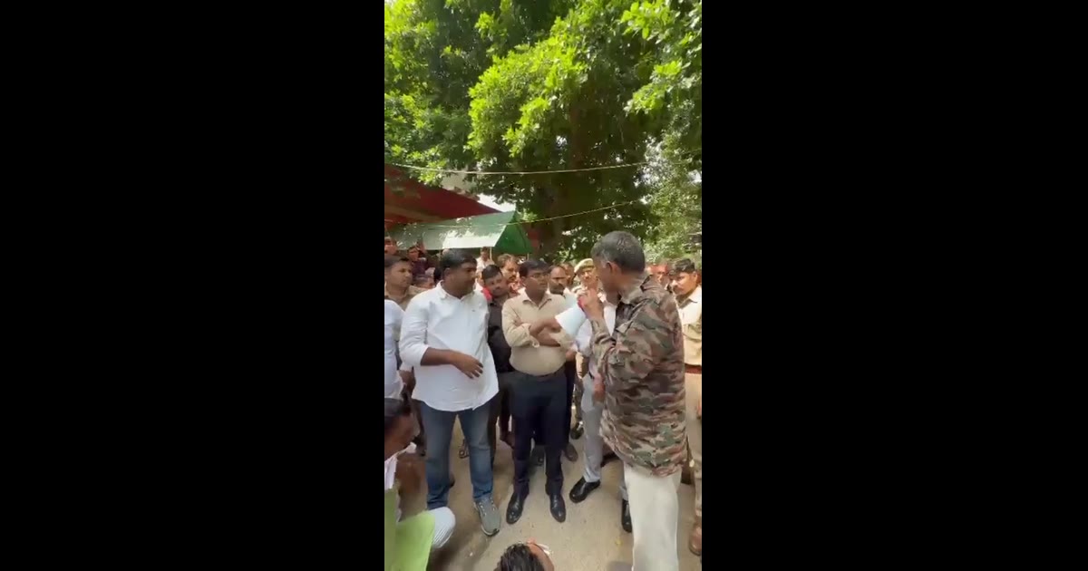 ब्रेकिंग न्यूज आगरा 
खेरागढ़ तहसील में कांग्रेस महानगर अध्यक्ष और SDM के बीच तीखी तकरार