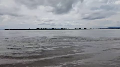 Brahmaputra River Bank ke under eh village he jiska name Ballapuri he. Jo Jila Goalpara, Assam Lakhipur PS ke area pe he. In logo ko madat ki sakht jarurat he.